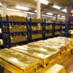 Buscador de fortuna: Miles de toneladas de oro descubiertas en África.
